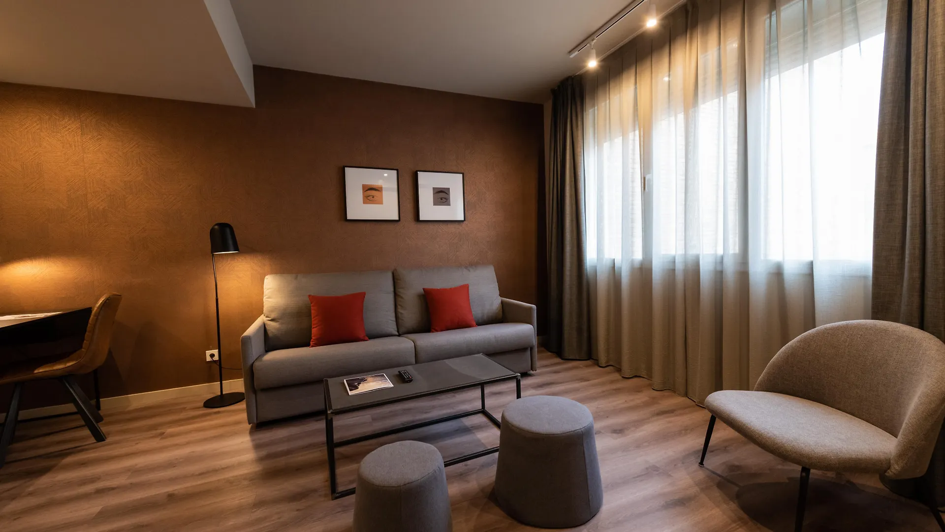 Atenea Rekord Suites Barcelona Hotel