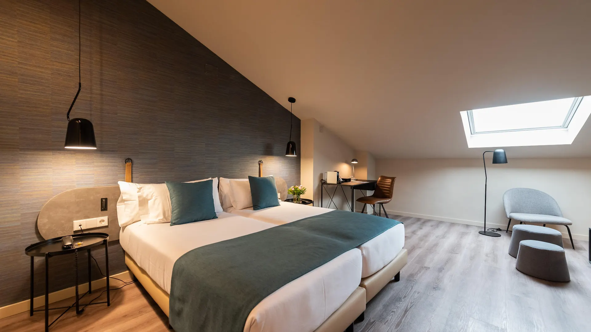 **** Hotel Atenea Rekord Suites Barcelona Spain
