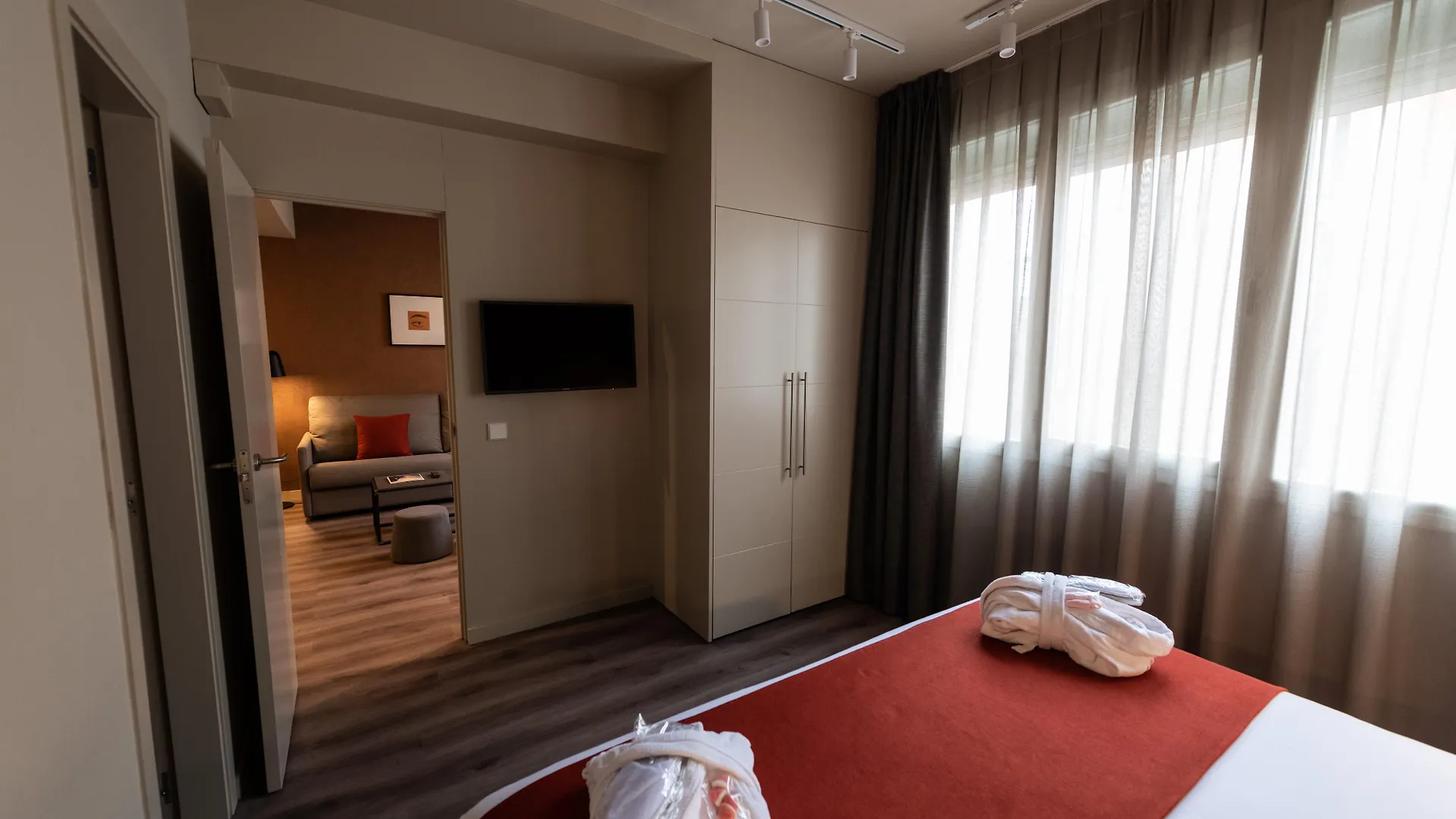 Atenea Rekord Suites Barcelona 4*,