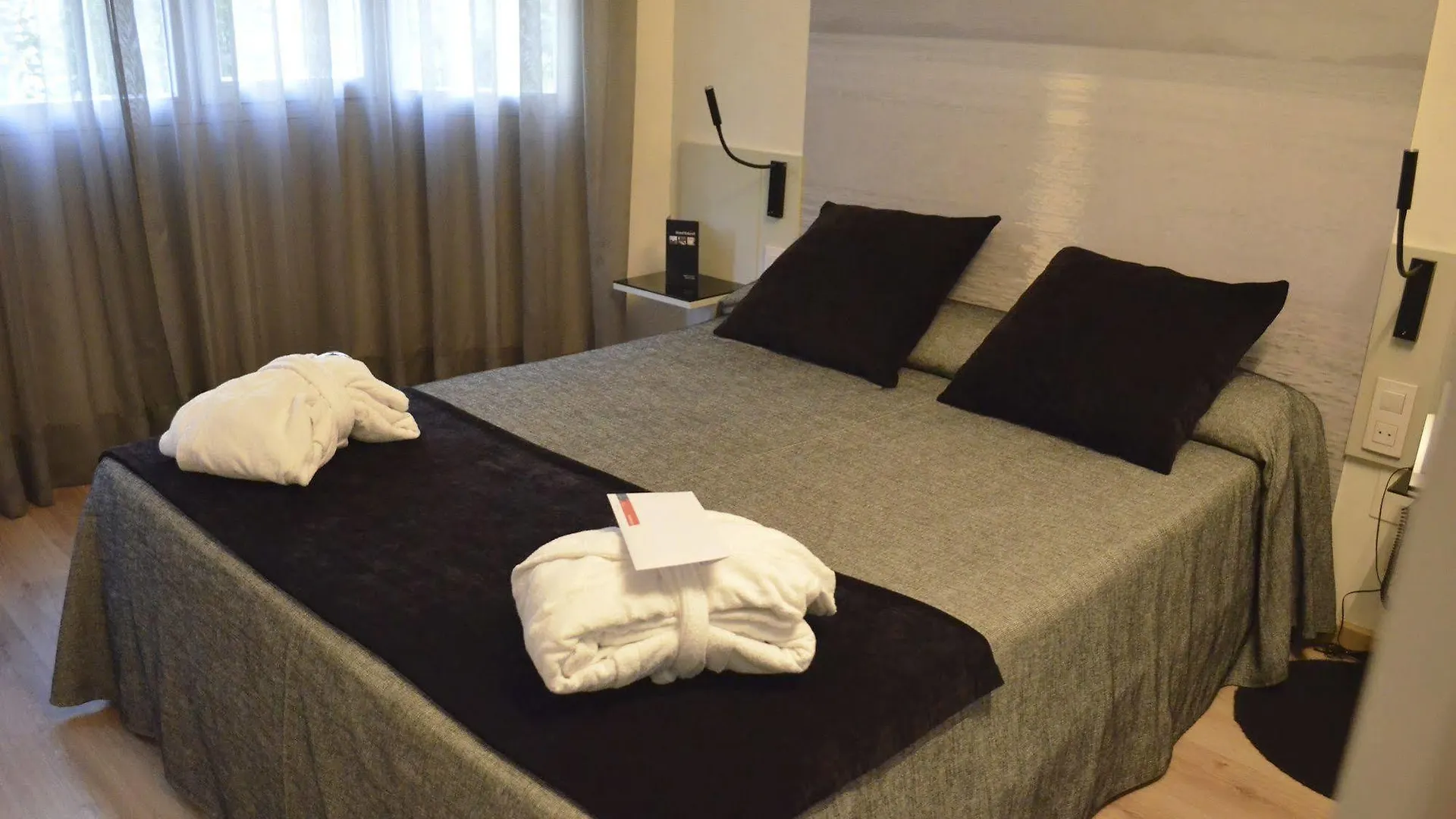 Atenea Rekord Suites Barcelona 4*,