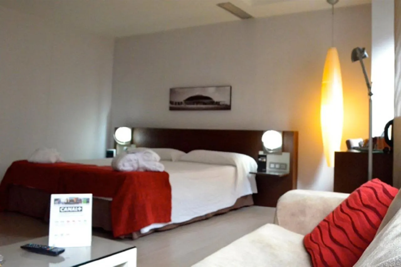 Atenea Rekord Suites Barcelona Hotel