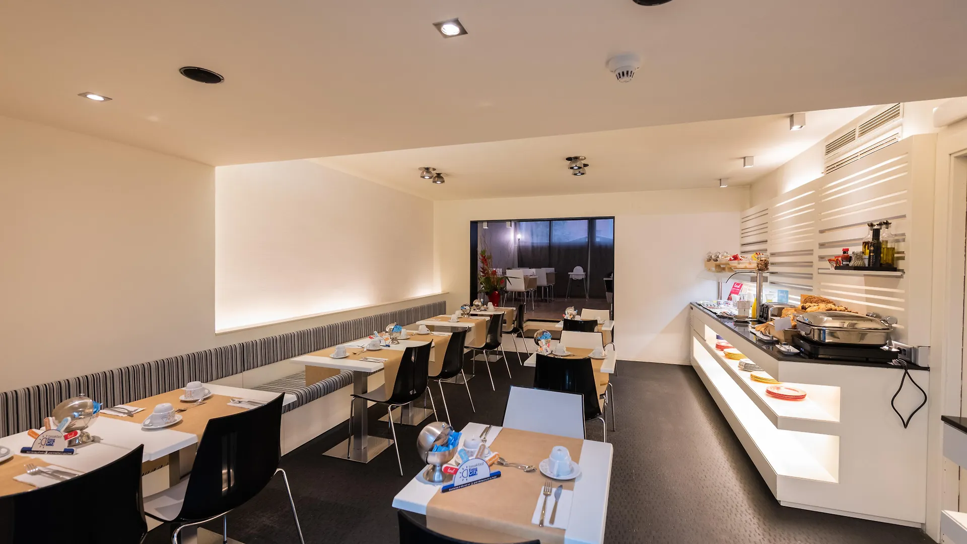 Atenea Rekord Suites Barcelona 4*,