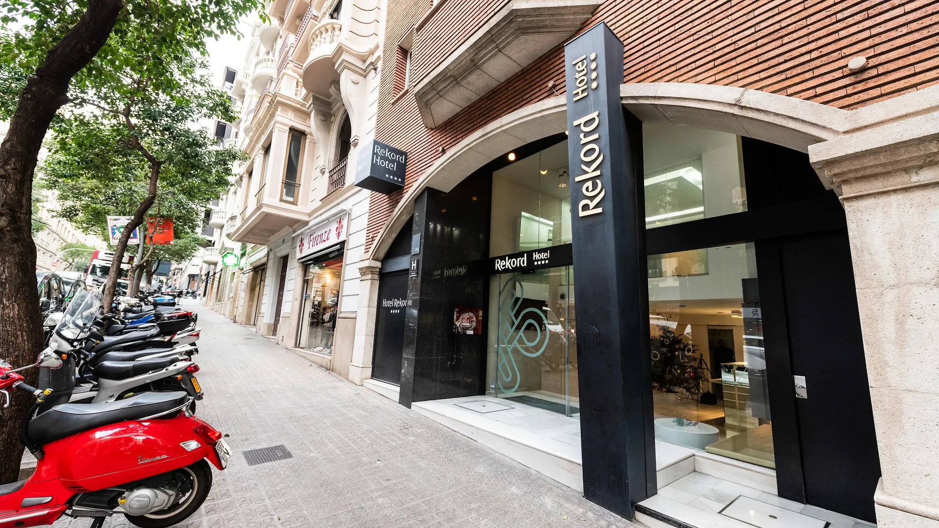 Atenea Rekord Suites Barcelona Hotel